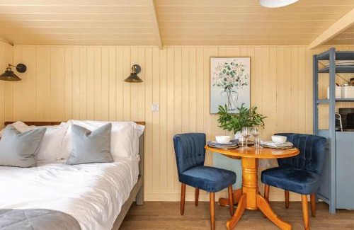 Newton St Loe Casa | Shepherd's Hut, Bath