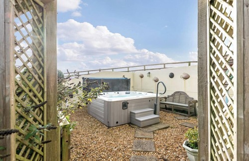St Brides Casa | Shepherds Cottage, Holiday Home Nr St Brides, Sleeps 2, 1 bedrooms, bathrooms