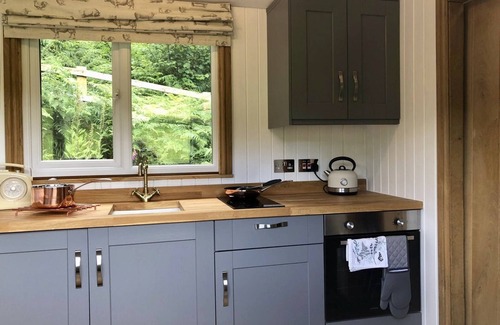 Kinnerton Casa | Shepherds Hut, self catering, Powys
