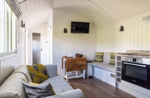 Alcester Casa | Shepherds View en Oaks Barn Farm con bañera de agua salada opcional nr Stratford.