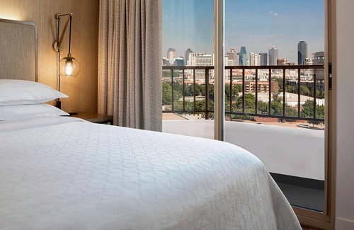 Dallas Design District Hotel | Sheraton Suites Market Center Dallas