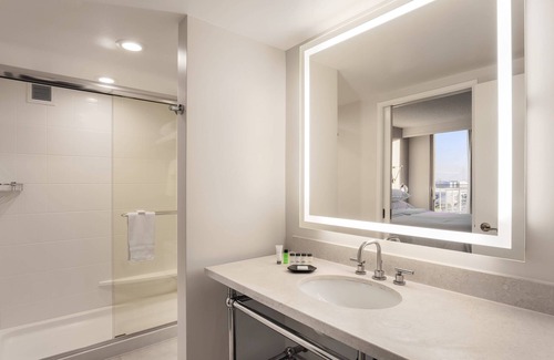 Dallas Design District Hotel | Sheraton Suites Market Center Dallas