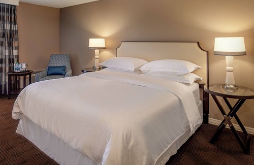 Maryland Heights Hotel | Sheraton Westport Chalet Hotel St. Louis
