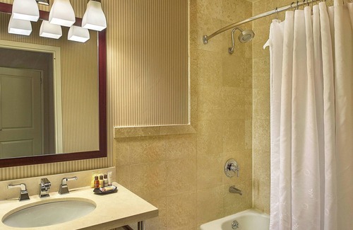 Maryland Heights Hotel | Sheraton Westport Chalet Hotel St. Louis