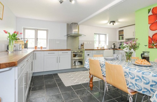 Saint Ann's Chapel Cabaña | SHERWELL FARM COTTAGE, pet friendly, with open fire in Drakewalls