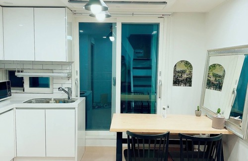 Irwon-dong Apartamento | Shiny Picnic: Loft Hideaway with Terrace & Lotte Tower View / 5Beds