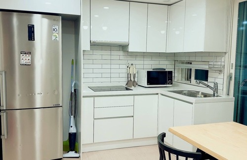 Irwon-dong Apartamento | Shiny Picnic: Loft Hideaway with Terrace & Lotte Tower View / 5Beds