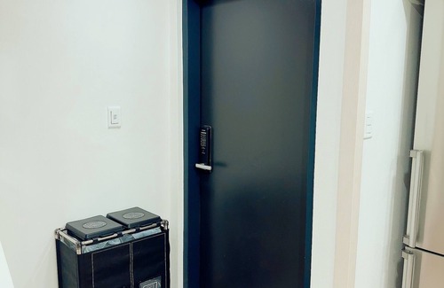 Irwon-dong Apartamento | Shiny Picnic: Loft Hideaway with Terrace & Lotte Tower View / 5Beds