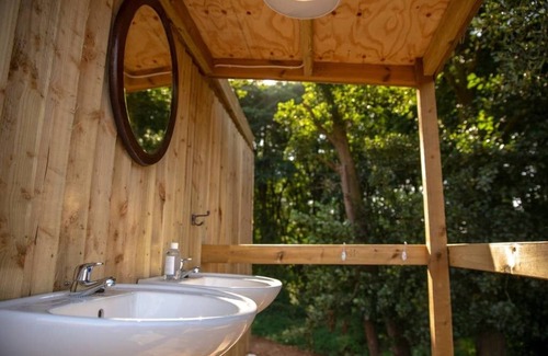 Spilsby Alquiler De RV | Shire Farm Yurt Village