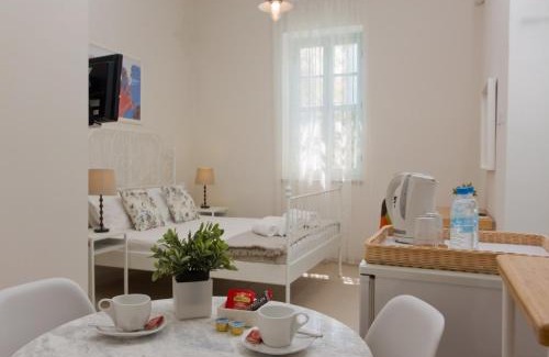 Dherynia Hotel | Shongas Inn