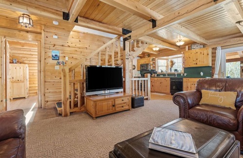 Last Chance Casa | Shooting Star Lodge | Near Yellowstone + Hot Tub