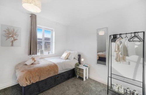 Langley Marish Casa | Shops 4min walk Family 2 En-suite Parking x1