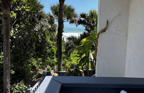Melbourne Beach Cabaña | Shore Break Garage Apartment