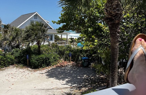 Melbourne Beach Cabaña | Shore Break Garage Apartment