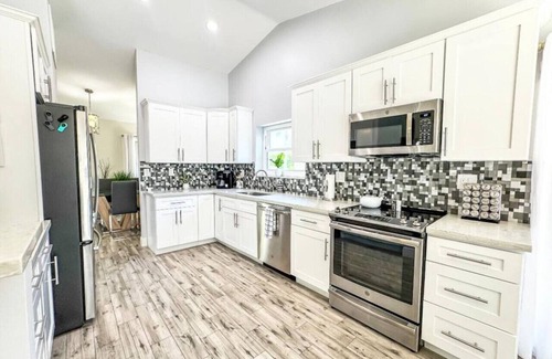 Lake Ida Shores Apartamento | Shore & More — 5BR home in the Heart of It All