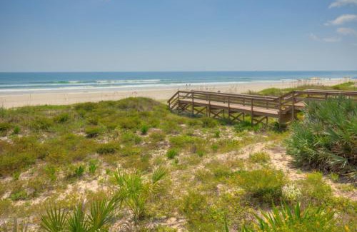 Jacksonville Beach Apartamento | Shore To Please Beach Oceanfront Patio Pet Friendly