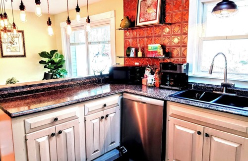 Niantic Casa | Shoreline home a mile from the beach fun for all seasons.