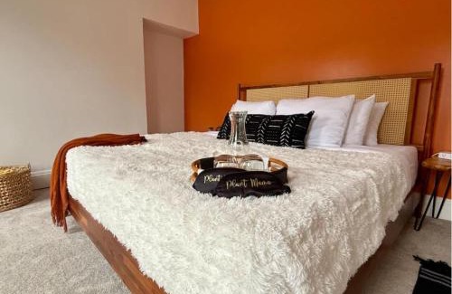 Italian Village Casa | Short North Convention King Bed Free Parking!