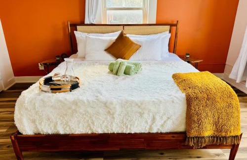 Italian Village Casa | Short North Convention King Bed Free Parking!