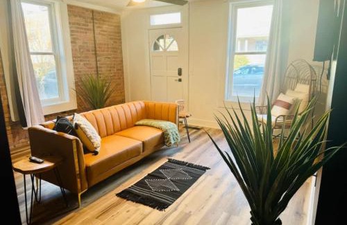 Italian Village Casa | Short North Convention King Bed Free Parking!
