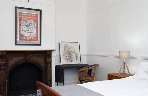 West Launceston Casa | Short Walk to CBD & Cataract Gorge