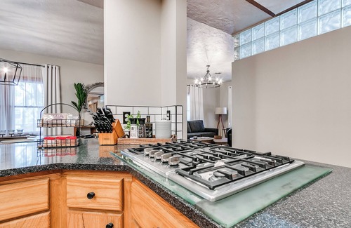 Norman Casa | Short Walk to OU Campus ~ Easy Access from I-35 ~ Nearby Park ~ Perfect for Groups up to 4!