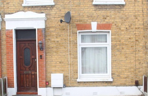 Mayfield Casa | Shortlet Express 3bed,2 baths,12 mins to Stratford