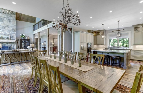 Highlands Cabina | Shortoff Mountain View | Luxury Home Minutes From Downtown With Great View Of Shortoff Mountain