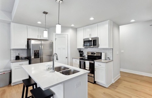 Norwalk Casa | Shortstop and Stay….and make yourself at home!