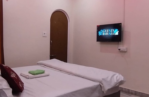 Lanka Hotel | Shree Guest House