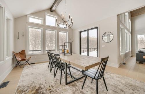 Boyne Falls Casa | Shuttle to Ski Slopes! Hot Tub Haven in Boyne Mtn