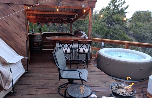 Hot Springs Alquiler De RV | Sibley Bell Tent 2 @EvansCliff, Beautiful Canyon High-rise deck w / Hot Tub !!