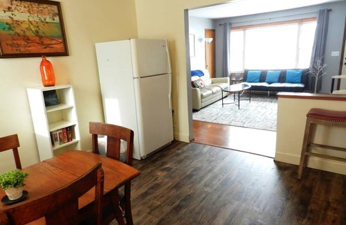 Monona Casa | Side B-Cute and Comfortable Home near Waterfront