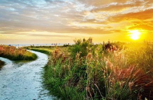 Siesta Key Casa | Siesta Beach - Heated Pool - Pet Friendly - Sauna - Zachs Private Beach House