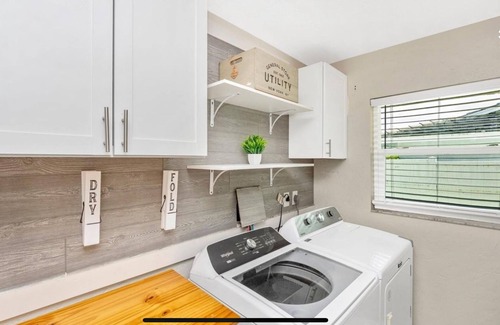 Gulf Gate Woods Casa | Siesta Key 4-bedroom house heated pool& hot tub- few miles from Siesta Key