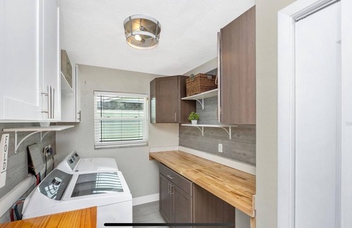 Gulf Gate Woods Casa | Siesta Key 4-bedroom house heated pool& hot tub- few miles from Siesta Key