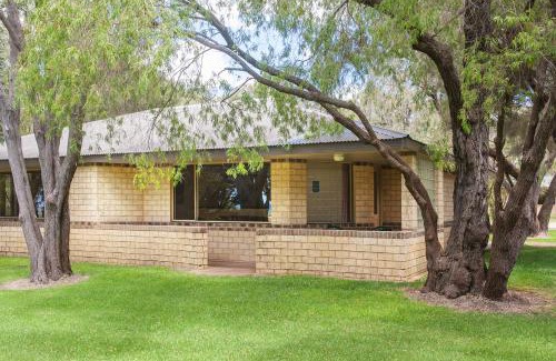 Siesta Park Complejo | Siesta Park Holiday Resort ABSOLUTE BEACHFRONT RESORT