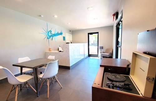 Newhall Hotel | Signature Inn Santa Clara