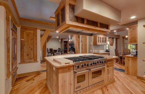 Truckee Casa | Signature Retreat on the 18th - TLUXP