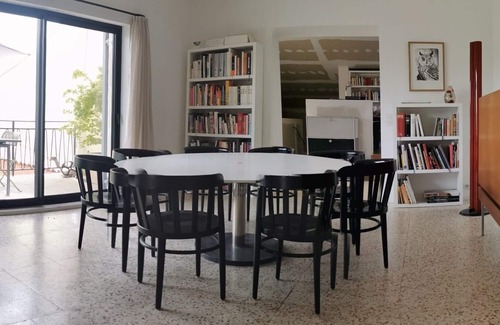 Lardiers Cama Y Desayuno | Silence Provence: a quiet room and table d'hôtes on the edge of the village.