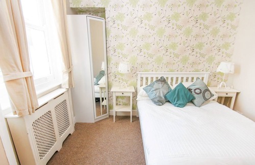 Brighton City Centre Cabaña | Sillwood Balcony Apartment Central by Brighton Holiday Lets