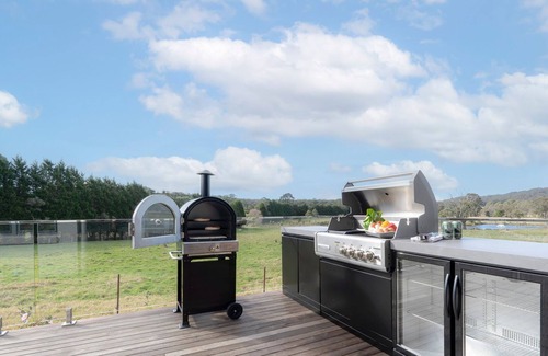 East Kangaloon Casa | Silos – rural homestead on 50 acres