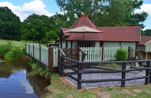 Lytchett Matravers Otro | Silver Birch Cabin, Bulbury Farm
