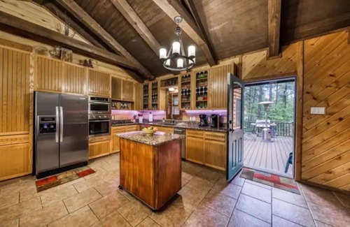 Alto Cabina | Silver Fox Inn Beautiful 5-bedroom Cabin w/hot tub