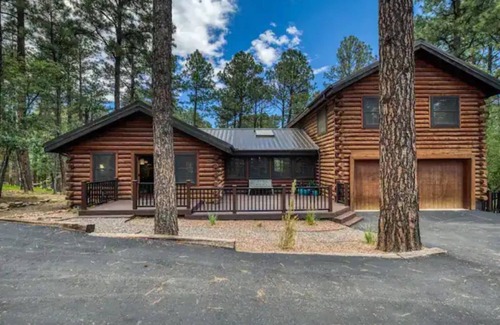 Alto Cabina | Silver Fox Inn Beautiful 5-bedroom Cabin w/hot tub