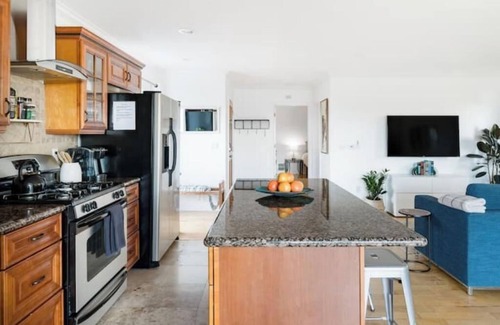 Sunset Junction Apartamento | Silver Lake Sanctuary with Sprawling Terrace View