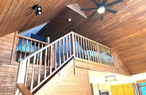 Pelkie Cabina | Silver Mountain Cabins #4 (King Bed, sleeps 9)