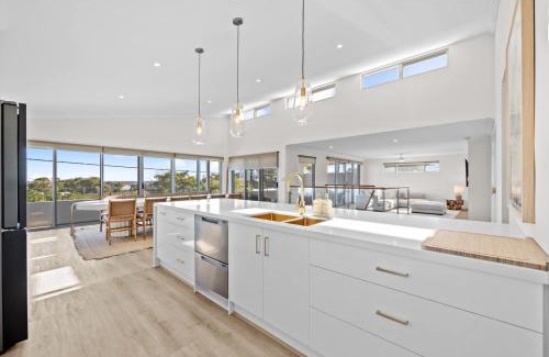 Silver Sands Casa | Silver Sands Sanctuary - 6BR Beachside Luxury