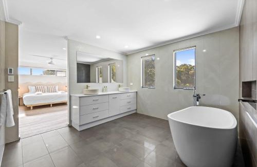 Silver Sands Casa | Silver Sands Sanctuary - 6BR Beachside Luxury