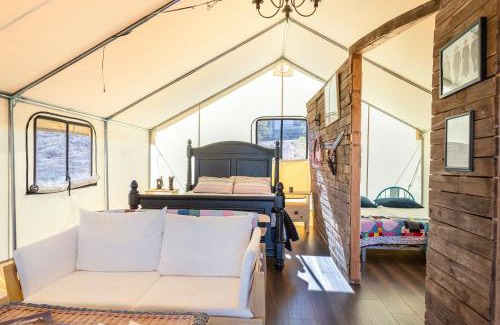 Tombstone Otro | Silver Spur Homestead Luxury Glamping - The Cowboy